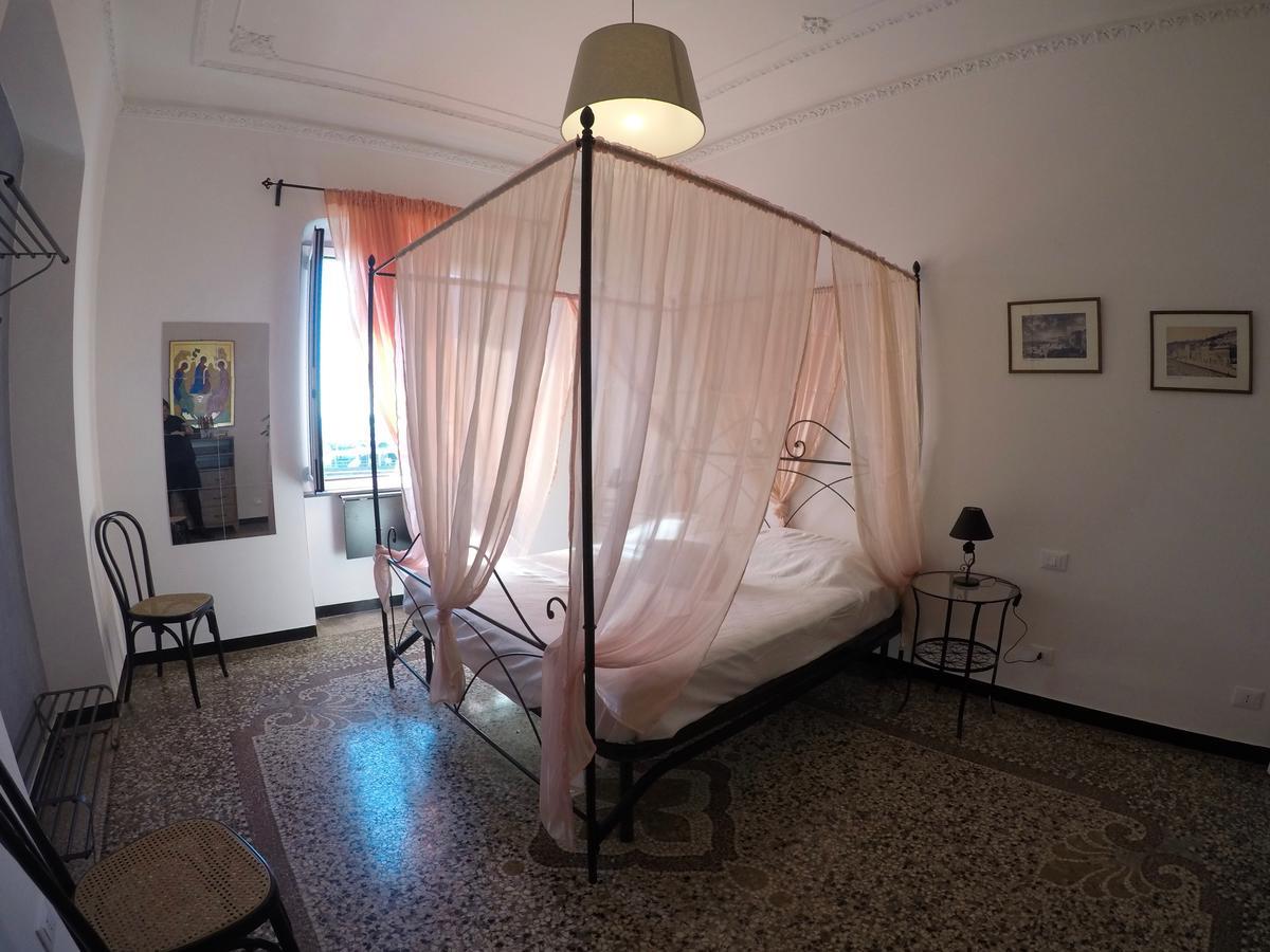 Al Fronte Del Porto * Génova